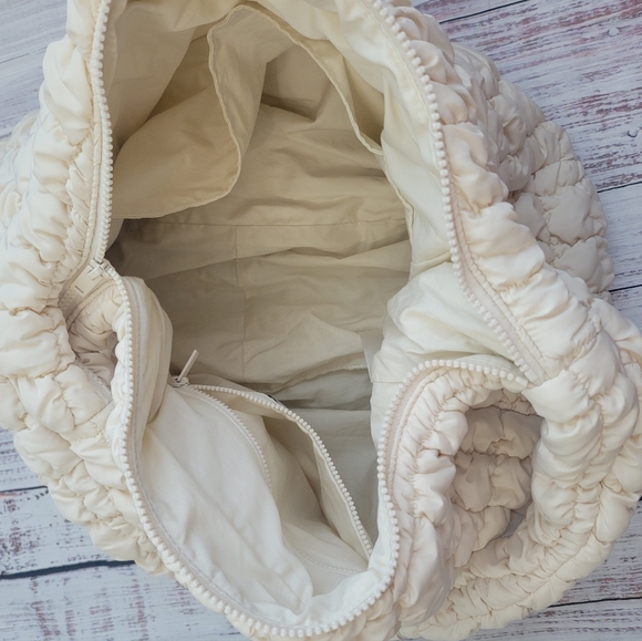 COS Oversized Quilted Crossbody Bag Puffy Pillowy Beige Ivory Cream - Picture 8 of 8